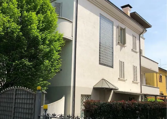 Masnadieri 18 Konukevi Parma