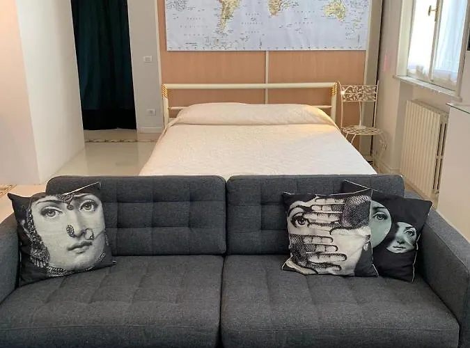 Masnadieri 18 Konukevi Parma