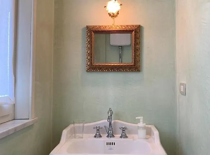 Masnadieri 18 Konukevi Parma